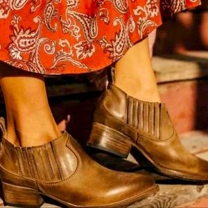 FREEBIRD BY STEVEN “OPAL” WNS SZ 11 TAN BOOTIES